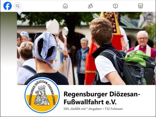 Menschenschlange als Glaubensbekenntnis
