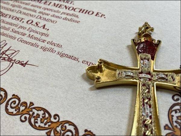 Das geheimnisvolle Brustkreuz des neuen Papstes